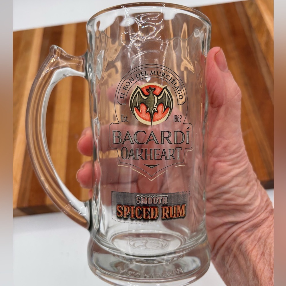 VINTAGE BACARDI OAKHEART SPICED RUM EL RON MURCI’ELAGO  12 Oz.  GLASS MUG STEIN - Picture 2 of 10
